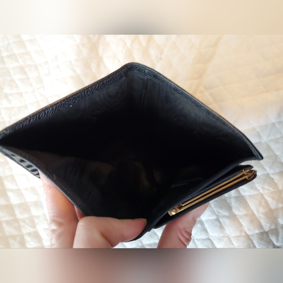 CHANEL CC Logo Black Caviar Kisslock Long Bifold Wallet - Picture 7 of 11